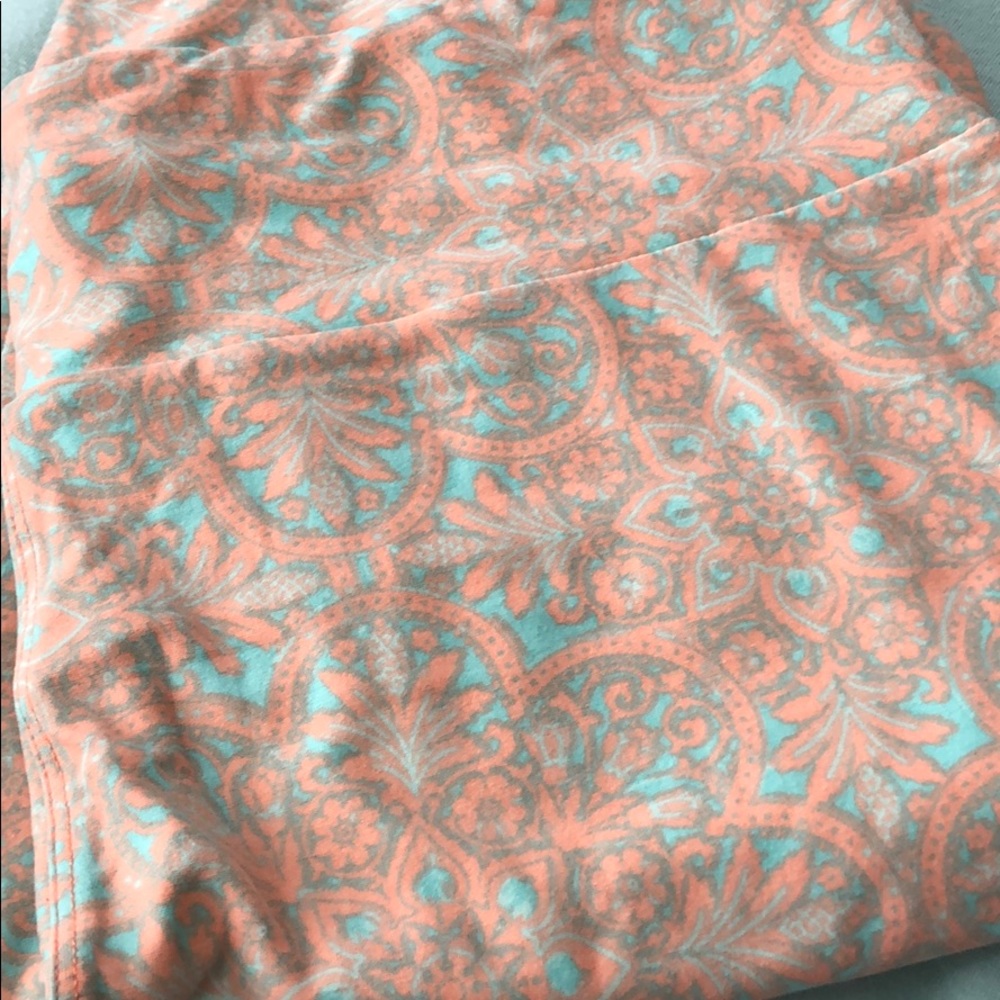 🔥HOT PRICE🔥Lularoe Tall&Curvy leggings